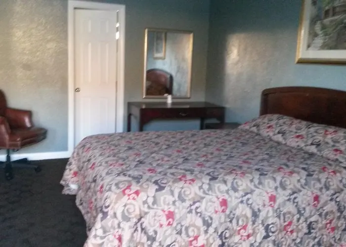 Deluxe Inn
